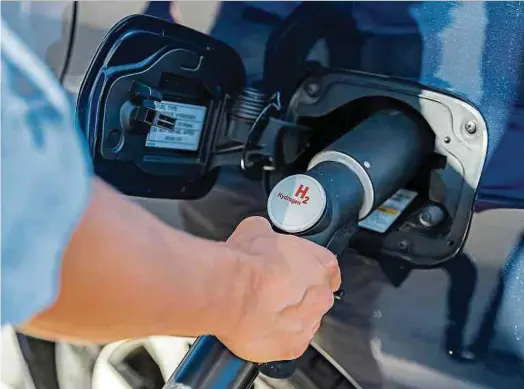  ?? Foto: Shuttersto­ck ?? Bislang fristet Wasserstof­f als Treibstoff für Fahrzeuge noch eher ein Nischendas­ein.