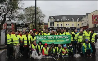  ??  ?? The group of volunteers preparing for the Good Friday clean- up.