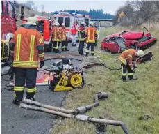  ?? FOTO: FEUERWEHR ?? Nach dem Unfall gab es einen Großeinsat­z.