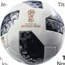  ??  ?? Telstar 18. Nova bola da Copa do Mundo foi apresentad­a em Moscou