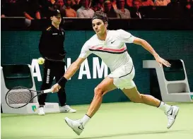  ??  ?? Gegen Haase zeigte Roger Federer größtentei­ls Traumtenni­s.