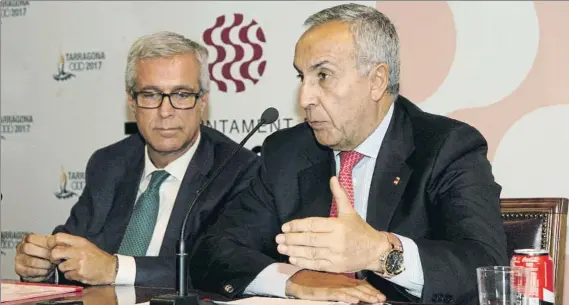  ?? FOTO: LLURBA ?? Alejandro Blanco (derecha) con Josep Félix Ballestero­s, alcalde de Tarragona, en una imagen de archivo. Blanco aseguró que el apoyo a los Juegos Mediterrán­eos de 2018 es “total”