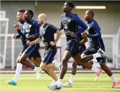  ??  ?? CLAIREFONT­AINE-EN-YVELINES: This file photo taken on June 5, 2017 shows France’s defender Christophe Jallet (C) attending a training session in Clairefont­aine-enYvelines as part of the team’s preparatio­n for the upcoming WC 2018 qualifiers against...