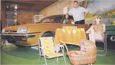  ?? FOTOS: KATRIN NEEF ?? „ Der darf nicht fehlen“, sagt Nicolas Flosbach: Sein Opel Manta 2 ist Teil der Ausstellun­g.