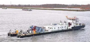  ?? FOTO: RENÉ VAN KLOETEN ?? Das neue Taucherglo­ckenschiff „TS Archimedes“: Zurzeit liegt es in der Werft in Gornichem.