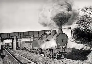  ??  ?? Above: LNWR ‘G2a’ 0-8-0 No. 49181 accelerate­s a Nuneaton to Banbury coal train away from Harbury cement works on the climb from Leamington on the crisp winter morning of February 2, 1952.