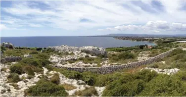  ??  ?? Marina protetta Il litorale del Plemmirio nella Penisola della Maddalena (Siracusa)