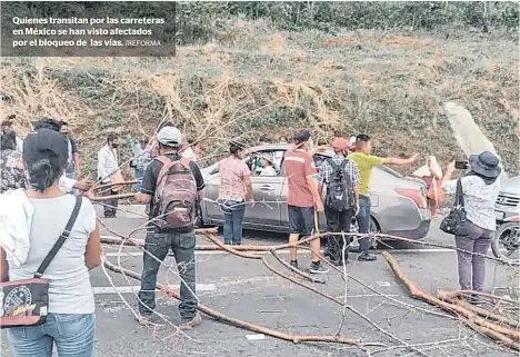  ?? /REFORMA ?? Quienes transitan por las carreteras en México se han visto afectados por el bloqueo de las vías.