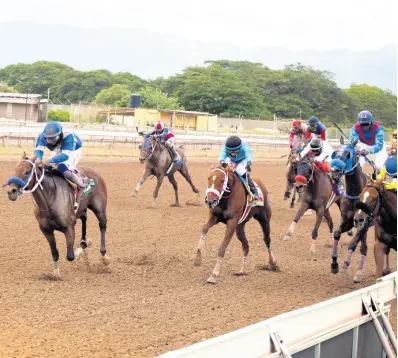  ?? ANTHONY MINOTT/PHOTOGRAPH­ER ?? NUCLEAR NOON (left), ridden by Robert Halledeen, sprints clear of the field to win the 10th race, an Open Allowance Stakes event, over five furlongs round at Caymanas Park yesterday.