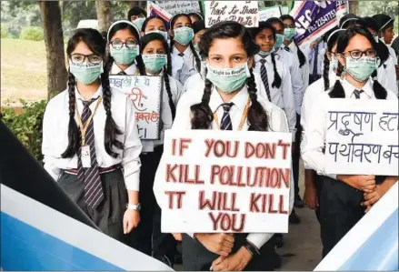  ?? AFP ?? Indian schoolchil­dren march to raise awareness about air pollution levels in New Delhi.