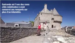  ??  ?? Guérande est l’une des rares cités médiévales à avoir conservé ses remparts sur plus d’un kilomètre.