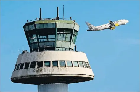  ?? ÀLEX GARCIA ?? Una de las torres de control del aeropuerto de El Prat