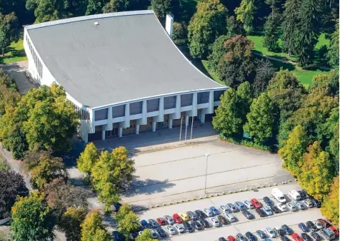  ?? Foto: Ulrich Wagner ?? Die Sporthalle Augsburg ist eine der Sportstätt­en, die in den nächsten Jahren nur mit Millionenb­eträgen saniert werden kann. Um sie für moderne Großverans­taltungen her zurichten, sind wohl vier bis fünf Millionen Euro nötig. In Sportlerkr­eisen gibt es...