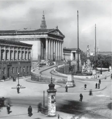  ?? BILD: SN/PACHOT / ULLSTEIN BILD / PICTUREDES­K.COM ?? Wien 1920: Als das Parlament noch jung war.