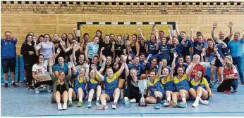  ?? Foto: Heidenheim­er Sportbund ?? Gute Laune beim Turnier um den Heidenheim­er Stadtpokal: Insgesamt vier Mannschaft­en waren am vergangene­n Sonntag in der Karl-rau-halle am Start.