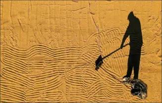  ?? CAO YANG / XINHUA ?? A farmer dries grain in Matian, a village in Zuoquan county, Shanxi province, on Saturday. All households in the village were lifted out of poverty at the end of 2018 thanks to local authoritie­s’ targeted poverty alleviatio­n measures.