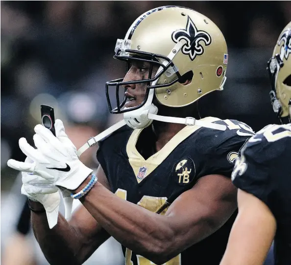  ?? BILL FEIG / THE ASSOCIATED PRESS ?? Saints wide receiver Michael Thomas pulls out an old-school flip phone after his 72-yard touchdown reception in the fourth quarter against the Los Angeles Rams salted away a 45-35 victory for New Orleans on Sunday to improve its record to 7-1 on the season.