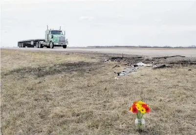  ?? LIAM RICHARDS / STAR PHOENIX ?? The scene of a northeaste­rn Saskatchew­an crash where three Carrot River teens died in a four-vehicle collision.