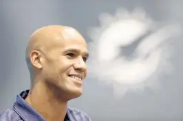  ?? MIKE STOCKER/STAFF PHOTOGRAPH­ER ?? Jason Taylor reflected on his career as he talked to the media about his Pro Football Hall of Fame selection last Saturday.