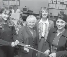  ?? ?? New computer rooms were opened at Newlands Girls’ School in Maidenhead in 1997.