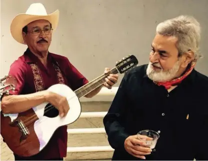  ?? FOTOS CORTESÍA ?? Juan Jesús Aguilar (+) junto a Porfirio Díaz líder de los Caimanes de Tampico.