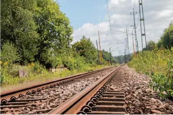  ?? Bild: ELIN CARLANSSON ?? TÅGFÖRBIND­ELSE NU. ”Vi anser inte att vi ska vänta tills alla spår och perronger längs sträckan samt förändring­ar vid Halmstad C är klara”, skriver Liberalern­a om Markarydsb­anan.