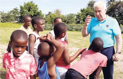  ?? RAEON ANDERSON ?? Jan Derks addresses youngsters at the Ballaz/World Coaches workshop on Wednesday.