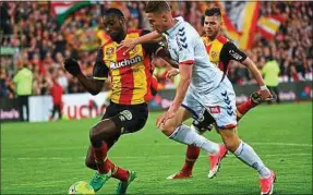  ??  ?? Abdoul Ba et le RC Lens ne sont pas sûrs de finir sur le podium de Ligue 2.