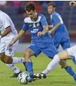  ?? Photo: Kevin Farmer ?? IN CONTROL: SWQ Thunder midfielder Keanu Tuart works his way through the Magpies Crusaders defence.