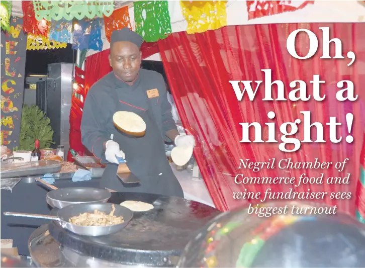  ?? PHOTOS BY JANET SILVERA ?? An Azul Sensatori chef displays his food-juggling skills.