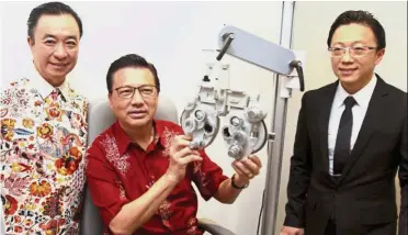  ??  ?? Expansion mode: Liow (centre) getting his eyes checked during the launch. With him are Tan (left) and consultant ophthalmol­ogist Dr Chang Khai Meng.