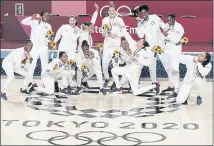  ?? CHARLIE NEIBERGALL — THE ASSOCIATED PRESS ?? United States players pose with their gold medals during the medal ceremony for women’s basketball at the Summer Olympics,