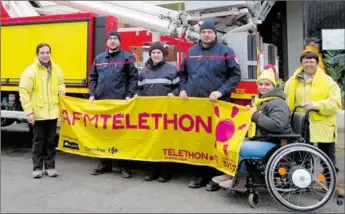  ??  ?? En 2019 devant la mairie avec les pompiers. Cette année, Tapez Usdp82tomb­ola et laissez vous guider