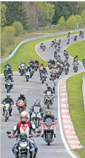  ?? FOTO: THOMAS FREY/DPA ?? Tausende Motorradfa­hrer starteten am Sonntag auf dem Nürburgrin­g in die Saison.