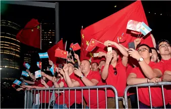  ??  ?? On the evening of November 29, 2018, Chinese President Xi Jinping arrives in Buenos Aires, capital of Argentina, to attend the 13th G20 summit and pay a state visit to the Republic of Argentina. The picture shows the overseas Chinese in Argentina waving the national flags of China and Argentina, and warmly welcoming Xi Jinping and his delegation.