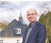  ?? FOTO: JANA ?? Unser Autor Stephan Dedring, evangelisc­her Pfarrer in Rheydt.