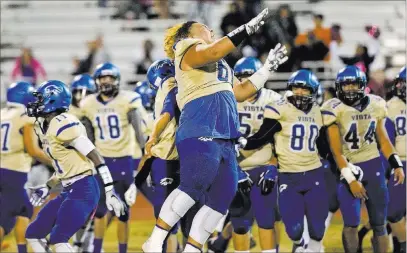  ?? BENJAMIN HAGER/ LAS VEGAS REVIEW-JOURNAL ?? Sierra Vista’s Keki Faatiliga, center, celebrates with teammates after the Mountain Lions knocked off previously unbeaten Durango 10-7 to go to 8-0 on the season Friday at Durango.