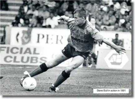  ?? ?? Steve Bull in action in 1991