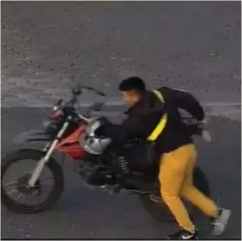  ?? OIJ ?? El sospechoso juntó la moto y se fue caminando.