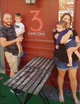  ?? (Photo P. F.) ?? Après huit ans à Grasse, Jean-Pierre Borivant et sa petite famille, Alexia, Milo et Angelo, partent vers de nouvelles aventures sur les routes du Vieux Continent, avant de commencer une nouvelle vie à Québec.