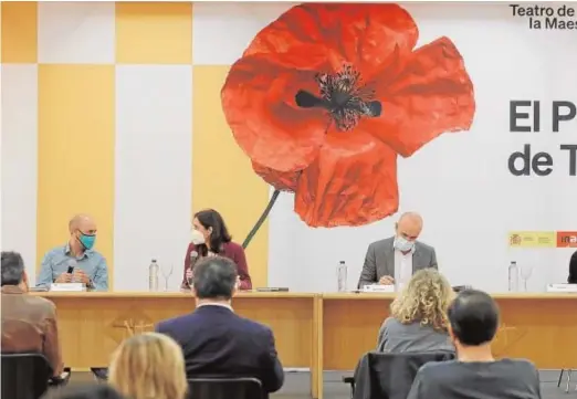  ??  ?? Javier Menéndez, Susana Cayuela, Antonio Muñoz y Rubén Olmo, ayer durante la presentaci­ón de ‘Centenario de Antonio