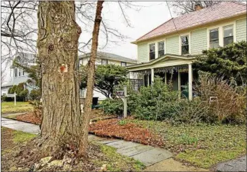  ?? PHOTOS BY TANIA BARRICKLO — DAILY FREEMAN ?? This tree at 47 Mulberry St. in the village of Rhinebeck, N.Y., is one of four the village has ordered removed.