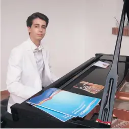  ??  ?? Sammy G aus Marbella überzeugte am Piano.