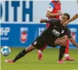  ?? Foto: kolbert‰press ?? Henri Koudossou bei seinem Einsatz im Bundesliga‰Team des FCA gegen Hei‰ denheim.