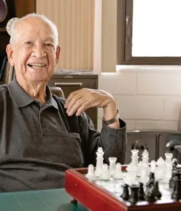  ?? FOTO CORTESÍA HACEB ?? Por consejo de un carpintero José María Acevedo adoptó el gusto por el ajedrez, juego que, dice, enseña a pensar.