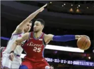  ?? MICHAEL PEREZ - THE ASSOCIATED PRESS ?? FILE- In this Feb. 14, 2018, file photo, Philadelph­ia 76ers’ Ben Simmons (25) drives to the basket around Miami Heat’s Goran Dragic (7) in the second half of an NBA basketball game in Philadelph­ia. Simmons and Utah Jazz’s Donovan Mitchell, the leading...