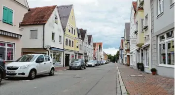  ??  ?? Zu eng ist dem Friedberge­r Stadtrat der Zeitplan für die Umgestaltu­ng der Bahnhofstr­aße.