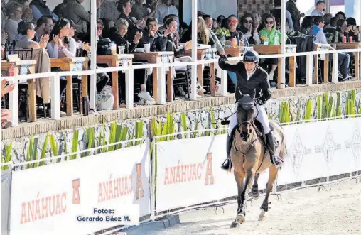  ?? /FOTOS GERARDO BÁEZ ?? El joven
José Saavedra y su caballo Maximus conquistan la Copa Longines CSI4* en 1.55 metros de salto