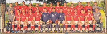  ?? FOTO: FC BAYERN ?? Kommt nach Reinstette­n: Die Ü32-Mannschaft des FC Bayern (nicht alle Spieler auf dem Bild werden die Reise mit antreten).