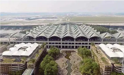  ??  ?? MALAYSIA menjadi destinasi syarikat penerbanga­n antarabang­sa untuk beroperasi.